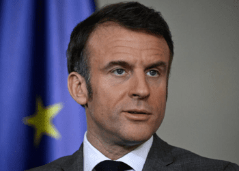 Emmanuel Macron photographié en pleine séance de boxe, les internautes hilares