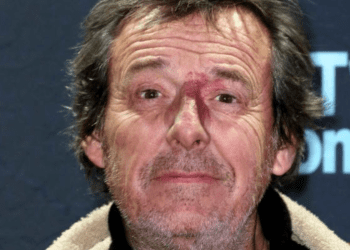 12 Coups de midi : cette membre de l&rsquo;équipe de Jean-Luc Reichmann est la fille d’un célèbre acteur et chanteur français !