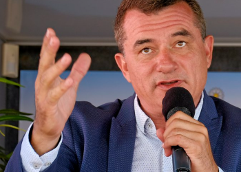 Gilles d'Ettore berné par une voyante : le maire d'Agde a été mis en examen dans une affaire rocambolesque 13 Gilles d'Ettore berné par une voyante : le maire d'Agde a été mis en examen dans une affaire rocambolesque Gilles d’Ettore berné par une voyante : le maire d’Agde a été mis en examen dans une affaire rocambolesque