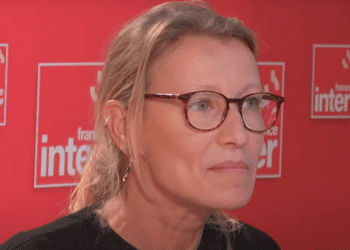 VIDÉO – Alexandra Lamy, hilare, dévoile les coulisses du casting de Un gars, une fille : « Je sais pas comment le prendre »