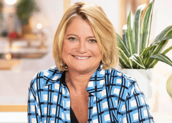 Marina Carrère d&rsquo;Encausse : pourquoi ne veut-elle plus exercer en tant que médecin ? Sa réponse surprenante (ZAPTV)