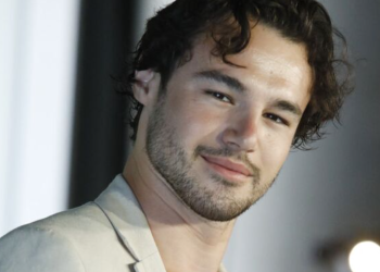 Anthony Colette impliqué dans le clash de DALS : un célèbre producteur dénonce une “ridicule tourmente” 8 Anthony Colette impliqué dans le clash de DALS : un célèbre producteur dénonce une “ridicule tourmente” Anthony Colette impliqué dans le clash de DALS : un célèbre producteur dénonce une “ridicule tourmente”