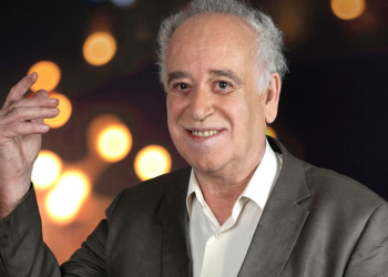 PHOTOS - Obsèques de Sylvain Augier : sa veuve Carol et ses enfants soudés au côté de Michel Drucker 7 PHOTOS - Obsèques de Sylvain Augier : sa veuve Carol et ses enfants soudés au côté de Michel Drucker PHOTOS – Obsèques de Sylvain Augier : sa veuve Carol et ses enfants soudés au côté de Michel Drucker