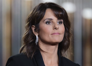 VIDÉO - "Quelle violence" : Faustine Bollaert bouleversée par un témoignage dans Ça commence aujourd’hui 9 VIDÉO - "Quelle violence" : Faustine Bollaert bouleversée par un témoignage dans Ça commence aujourd’hui VIDÉO – « Quelle violence » : Faustine Bollaert bouleversée par un témoignage dans Ça commence aujourd’hui