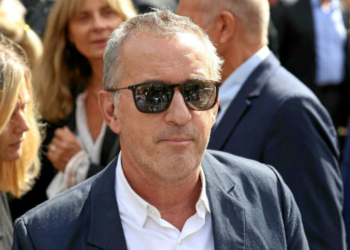 Christophe Dechavanne revient sur sa relation avec Léa Salamé, "Pour tous ceux que ça intéresse..." 3 Christophe Dechavanne revient sur sa relation avec Léa Salamé, "Pour tous ceux que ça intéresse..." Christophe Dechavanne revient sur sa relation avec Léa Salamé, « Pour tous ceux que ça intéresse… »