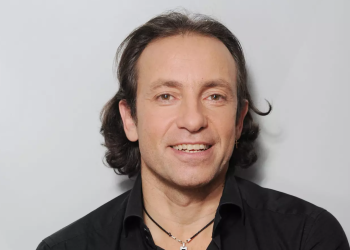 « Faut pas compter sur moi » : Philippe Candeloro explique pourquoi il ne couvrira pas les JO de Paris 2024 (ZAPTV)