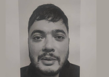 Attaque du fourgon pénitentiaire : la mère du détenu en fuite brise enfin le silence « J&rsquo;ai craqué… »