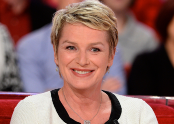 « J&rsquo;ai tracé ma route » : Elise Lucet séparée de son ex-fiancé à l&rsquo;allure particulière, rares confidences sur ce couple qui l&rsquo;a marquée