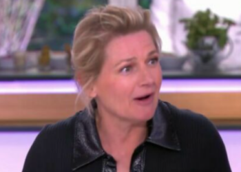 Anne-Elisabeth Lemoine revient sur son malaise pendant C à vous : "J’ai commencé à me sentir mal…" 11 Anne-Elisabeth Lemoine revient sur son malaise pendant C à vous : "J’ai commencé à me sentir mal…" Anne-Elisabeth Lemoine revient sur son malaise pendant C à vous : « J’ai commencé à me sentir mal… »