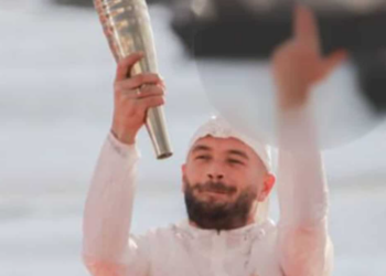 « Je suis sous pression » : Camille Combal, porteur de la flamme olympique, révèle sa plus grande angoisse