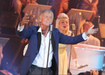 « Avec tout ce qu’il a consommé de Ricard et de cigarettes » : Dave se confie sur le mariage de son ami Renaud