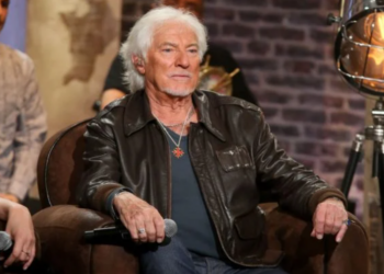 Dave, jeune octogénaire, admiratif de Hugues Aufray, 94 ans : « Il semble plus jeune que moi ! »