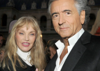 « On a perdu notre… » : Arielle Dombasle révèle un aspect surprenant de son histoire d&rsquo;amour avec Bernard-Henri Lévy