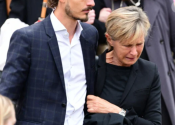 Obsèques de Bernard Pivot : ses filles Agnès et Cécile en larmes, accompagnées de leur maman Monique