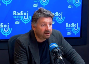 “Son cerveau est malade mais elle est jolie” : Philippe Lellouche dérape en direct et lance des propos déplacés sur Rima Hassan