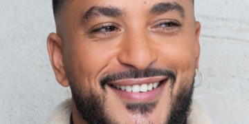 Slimane atteint de gynécomastie : mais qu’est-ce que cette maladie dont souffre le chanteur ?