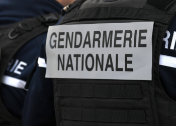 Rhône : Un professeur arrêté et menotté à la sortie de l&rsquo;école, accusé d&rsquo;incitation à la haine