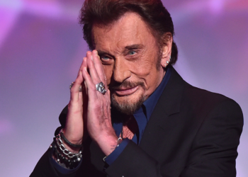 Un film sur la vie de Johnny Hallyday : le nom de l&rsquo;acteur qui a été choisi pour incarner le chanteur est enfin dévoilé