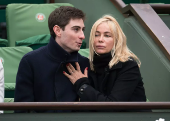 Emmanuelle Béart : Son fils Yohann, qui a tellement ses yeux, et son ex Michaël Cohen se retrouvent pour Nelly, la famille au complet à Cannes !