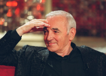 “Comme la tombe de Johnny” : le fils de Charles Aznavour jette un pavé dans la mare