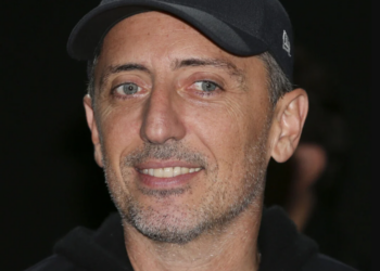 « Que de l&rsquo;orgueil! » : Gad Elmaleh ému, dénonce ceux qui l&rsquo;ont abandonné lors de l&rsquo;affaire de plagiat