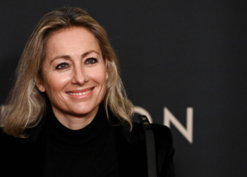 Anne-Sophie Lapix : la journaliste prise en flagrant délit de grimace en direct, elle s&rsquo;excuse et s&rsquo;explique