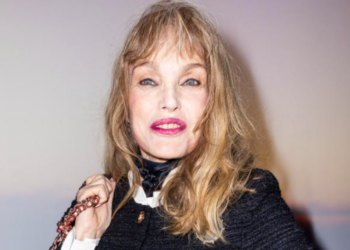 « Michel Piccoli complètement déshabillé » : Arielle Dombasle revient sur un tournage particulièrement traumatisant pour elle