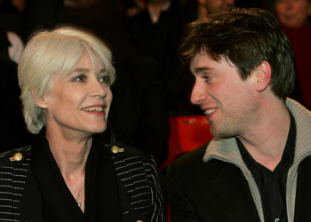 Décès de Françoise Hardy : "Mauvais présage", cette ultime visite de Jacques Dutronc qui annonçait le pire 11 Décès de Françoise Hardy : "Mauvais présage", cette ultime visite de Jacques Dutronc qui annonçait le pire Françoise Hardy est morte, l’étoile de la Chanson Française nous a quitté à l’âge de 80 ans