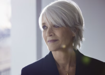 Mort de Françoise Hardy : “Pas en état de parler”, ses voisins parisiens délient leur langue 10 Mort de Françoise Hardy : “Pas en état de parler”, ses voisins parisiens délient leur langue « J’aimerais tant qu’il… » : cette dernière volonté de Françoise Hardy sur la vie privée de son fils Thomas