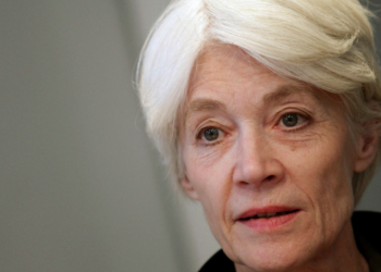 Mort de Françoise Hardy : cette précision émouvante concernant les obsèques de la chanteuse 16 Mort de Françoise Hardy : cette précision émouvante concernant les obsèques de la chanteuse Mort de Françoise Hardy : “ses souffrances…”, Line Renaud pousse un cri du coeur sur l’euthanasie