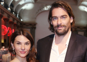 "Nous avons failli nous séparer" : cette crise de couple traversée par Camille Lacourt et Alice Detollenaere 6 "Nous avons failli nous séparer" : cette crise de couple traversée par Camille Lacourt et Alice Detollenaere « Nous avons failli nous séparer » : cette crise de couple traversée par Camille Lacourt et Alice Detollenaere