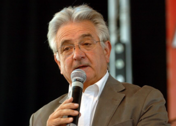 Jean-Pierre Descombes est mort : la star des voix off des jeux français avait 76 ans, la cause de son décès dévoilée