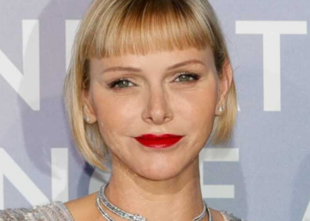 Charlene de Monaco renversante en total look monochrome, elle illumine le Rocher