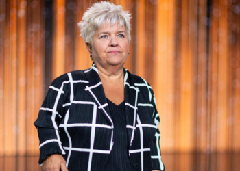 Mimie Mathy préfère payer une amende que de suivre une règle imposée à tous, « à Paris on casque systématiquement ! »