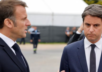Législatives : Emmanuel Macron demande à Attal de rester Premier ministre « pour le moment »
