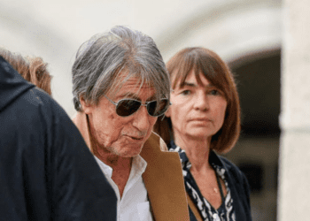 “Elle a appelé les secours!”, la vie de Jacques Dutronc sauvée par sa compagne Sylvie Duval, il raconte 4 “Elle a appelé les secours!”, la vie de Jacques Dutronc sauvée par sa compagne Sylvie Duval, il raconte “Elle a appelé les secours!”, la vie de Jacques Dutronc sauvée par sa compagne Sylvie Duval, il raconte