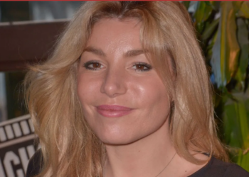 « C&rsquo;est pas pour me demander… » : ces messages très intimes que Lola Marois reçoit de la part d&rsquo;hommes politiques