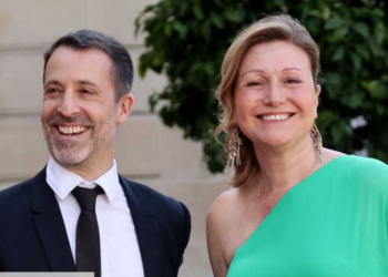 Yaël Braun-Pivet (53 ans) en couple avec Vianney, elle se confie sur leur relation : « Il assume…