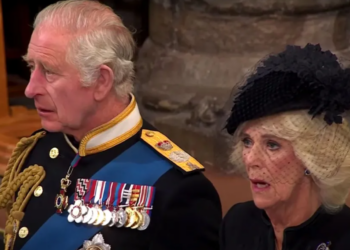 Charles III : le Roi s’énerve sur un petit garçon, cette image qu’il aurait préféré cacher