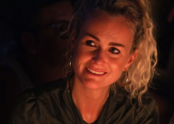“J’ai pleuré, mes filles aussi” : Laeticia Hallyday bouleversée par un clin d’oeil à Johnny Hallyday lors des JO