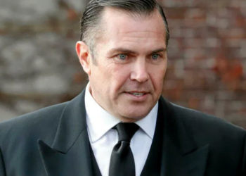 Cérémonie des JO : le duc d’Anjou « pleure de honte » pour la France