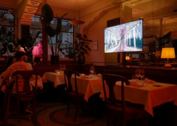 Cérémonie d’ouverture des JO : la gauche enthousiasmée, une partie de l’extrême droite indignée