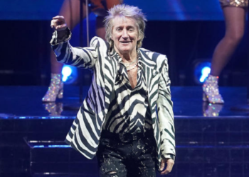 Rod Stewart : à 79 ans, il dit que ses « jours sont comptés » mais continue une mauvaise habitude