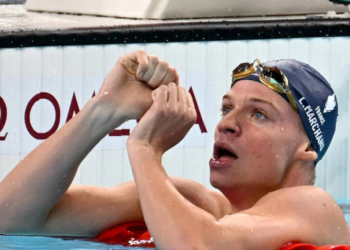 Léon Marchand aux JO 2024-Dopage : « Arrogant »&lsquo;, « tricheur », « respect »… Pourquoi une vidéo du nageur star avec un Chinois fait beaucoup réagir