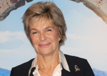 « Comme une météorite qui vous tombe dessus  » : Véronique Jannot cash sur son cancer de l&rsquo;utérus