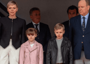 « Il n'y aura certainement rien » : Albert II de Monaco fait une confidence très étonnante sur ses enfants Jacques et Gabriella 16 « Il n'y aura certainement rien » : Albert II de Monaco fait une confidence très étonnante sur ses enfants Jacques et Gabriella « Il n’y aura certainement rien » : Albert II de Monaco fait une confidence très étonnante sur ses enfants Jacques et Gabriella