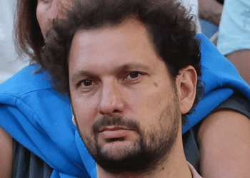 “Je repars de zéro, j’ai donné ma maison” : Éric Antoine livre de rares confidences sur sa vie personnelle 13 “Je repars de zéro, j’ai donné ma maison” : Éric Antoine livre de rares confidences sur sa vie personnelle “Je repars de zéro, j’ai donné ma maison” : Éric Antoine livre de rares confidences sur sa vie personnelle