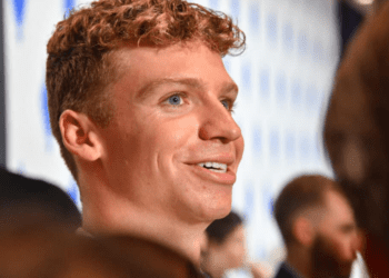 "Je vais me forcer" : Léon Marchand révèle son étonnant programme après les JO de Paris 2024 8 "Je vais me forcer" : Léon Marchand révèle son étonnant programme après les JO de Paris 2024 Léon Marchand : « Il m’a demandé de faire un Facetime », la petite Apolline snobée par le champion raconte son appel avec lui