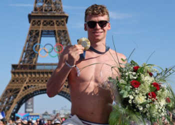 Léon Marchand : « Il m’a demandé de faire un Facetime », la petite Apolline snobée par le champion raconte son appel avec lui