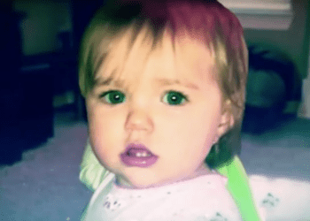 Cette maman filme sa baby-sitter dans la chambre de son bébé, la vidéo lui glace le sang 10 Cette maman filme sa baby-sitter dans la chambre de son bébé, la vidéo lui glace le sang Cette maman filme sa baby-sitter dans la chambre de son bébé, la vidéo lui glace le sang